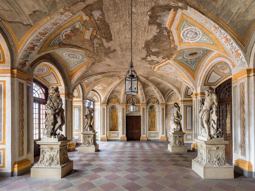 Image: Dr. Manfred Schneider, Nußloch, www.manfred-schneider.de Bruchsal Palace, Garden Hall