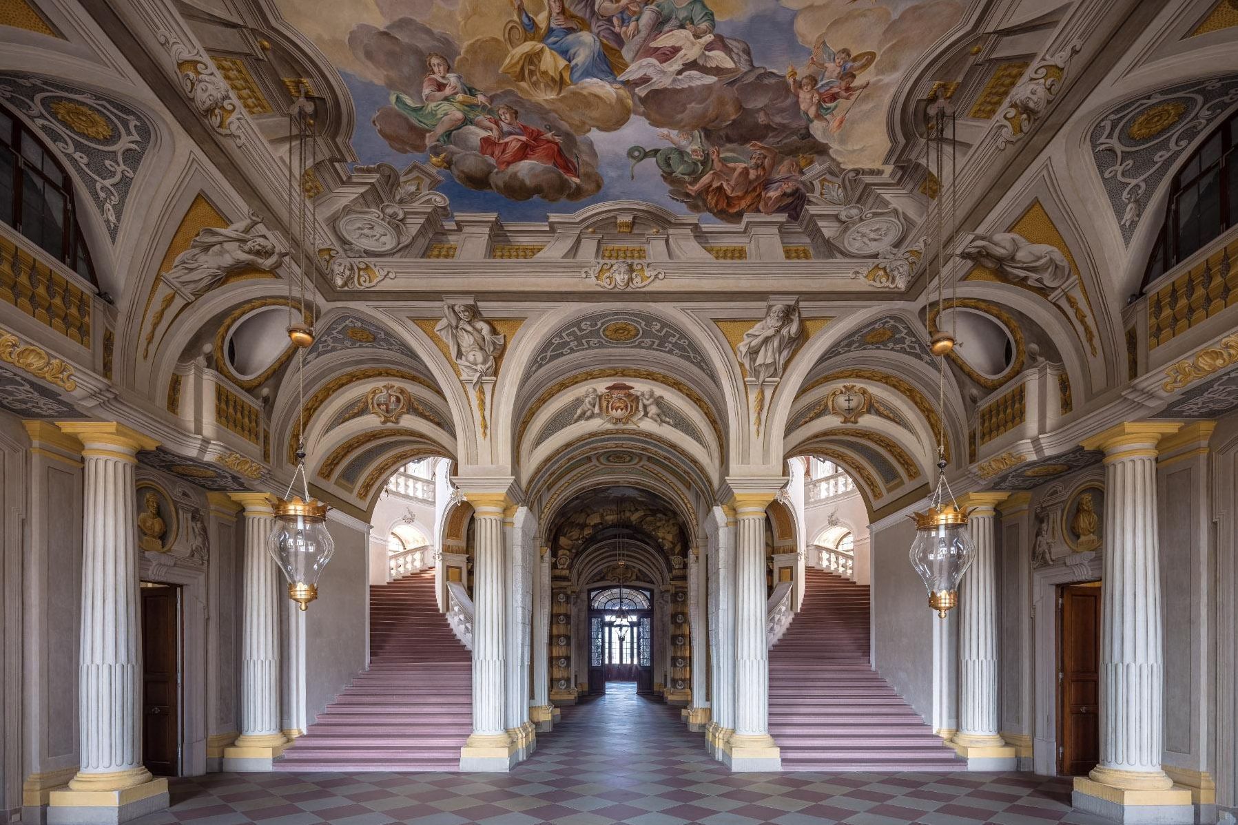 photo: Dr Manfred Schneider, Nußloch, www.manfred-schneider.de Bruchsal Palace, entrance hall